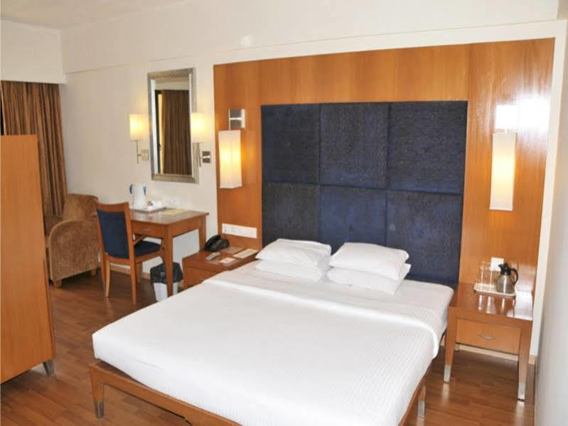 The Classique Club Mumbai Bagian luar foto