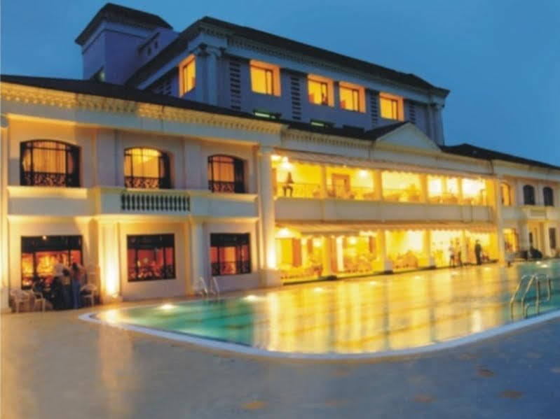 The Classique Club Mumbai Bagian luar foto