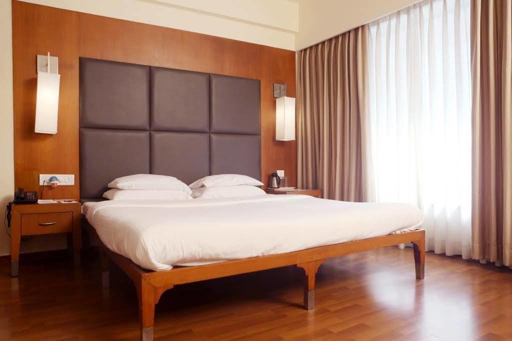 The Classique Club Mumbai Bagian luar foto