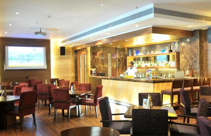 The Classique Club Mumbai Bagian luar foto