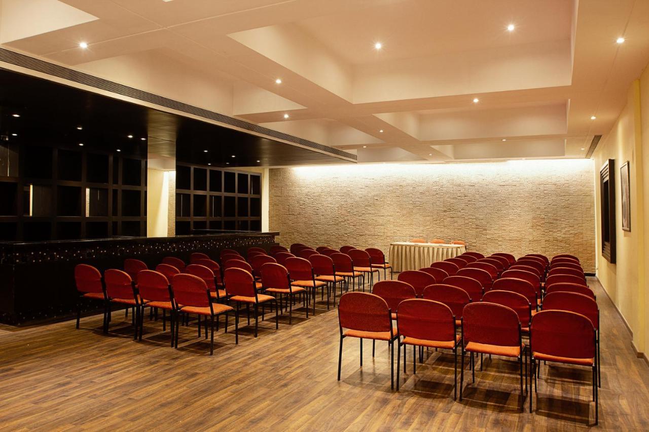 The Classique Club Mumbai Bagian luar foto