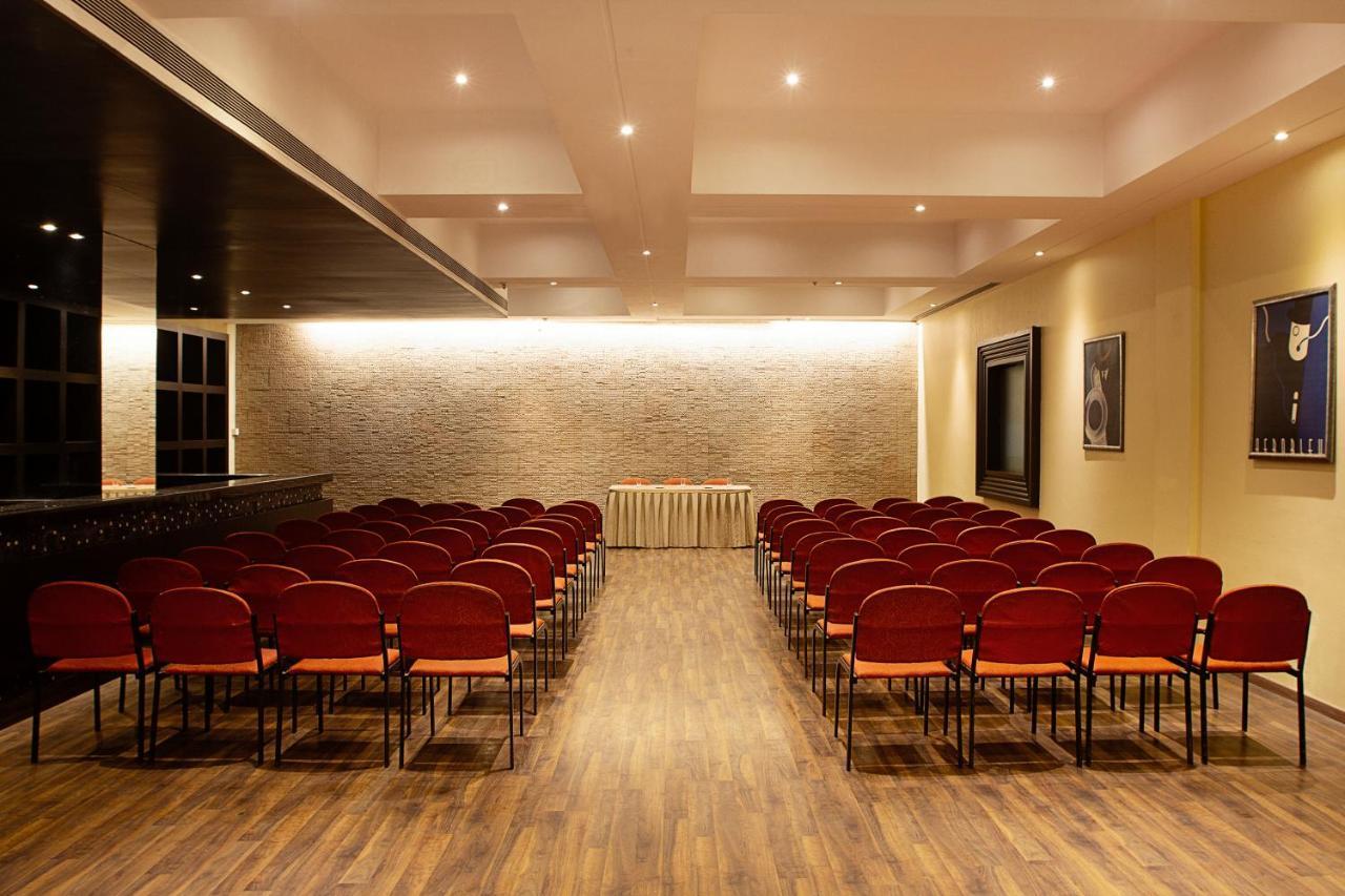 The Classique Club Mumbai Bagian luar foto