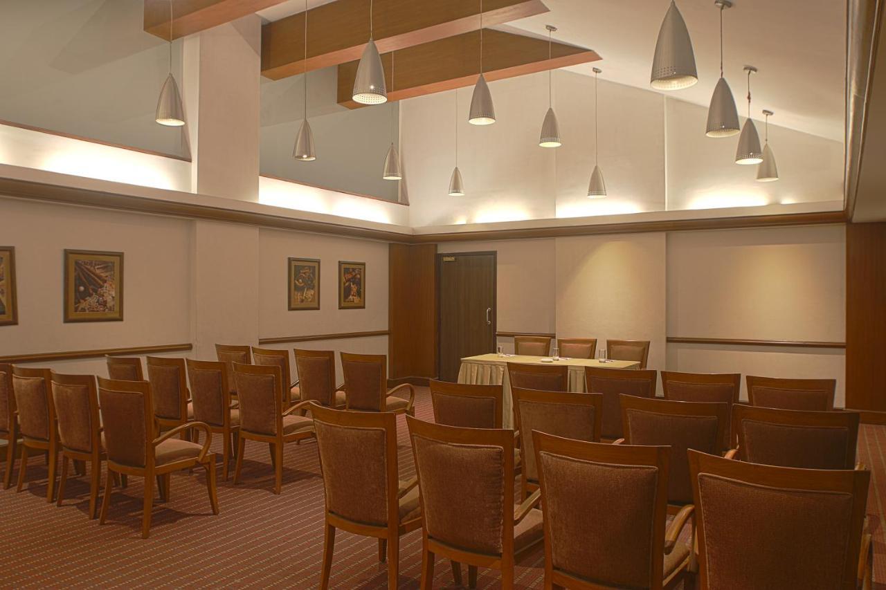 The Classique Club Mumbai Bagian luar foto