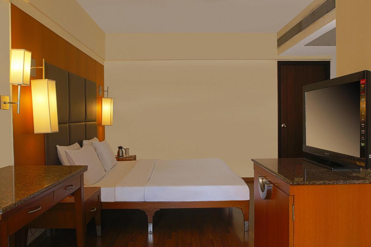 The Classique Club Mumbai Bagian luar foto